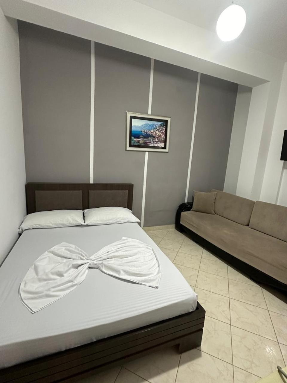 Eid Mar Hostel Vlore Bagian luar foto