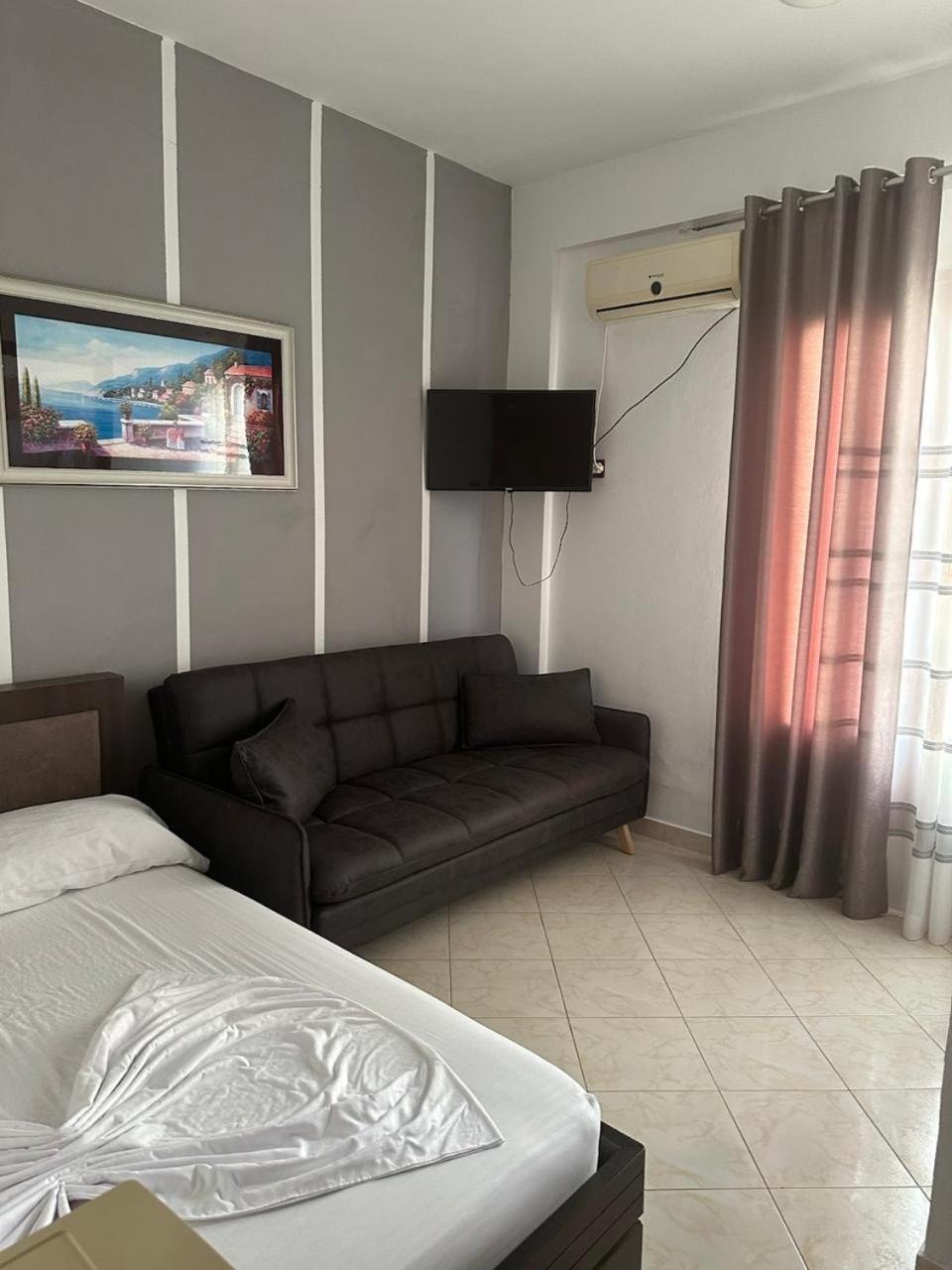 Eid Mar Hostel Vlore Bagian luar foto