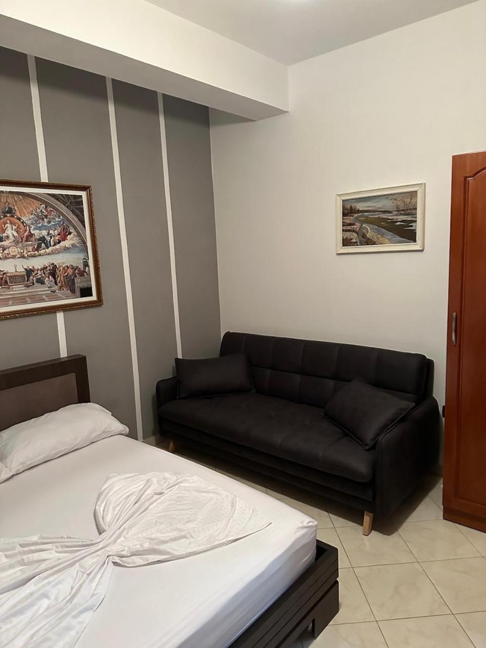 Eid Mar Hostel Vlore Bagian luar foto