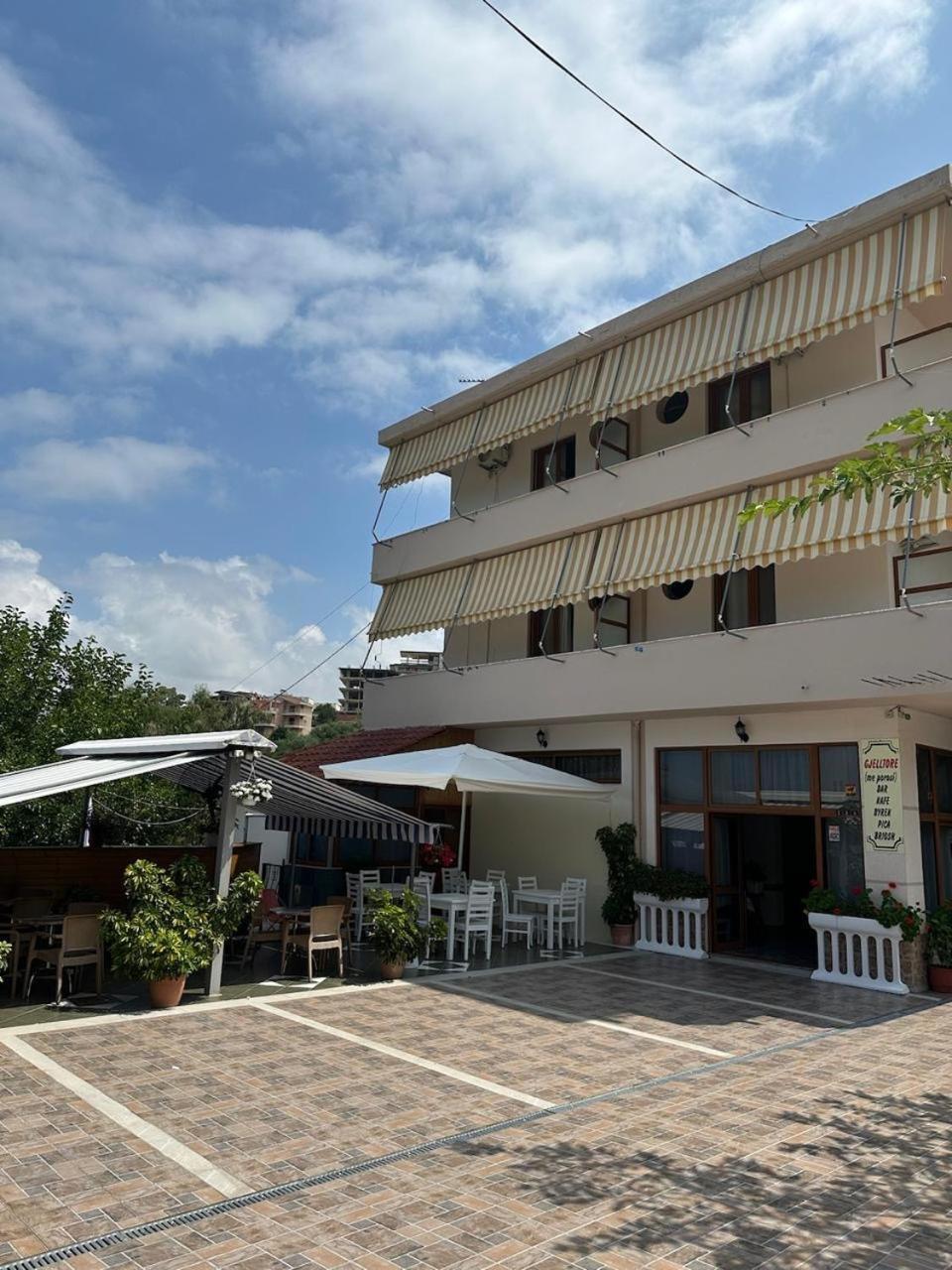 Eid Mar Hostel Vlore Bagian luar foto