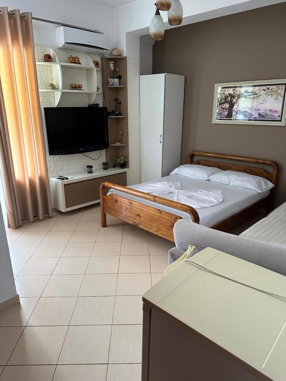 Eid Mar Hostel Vlore Bagian luar foto